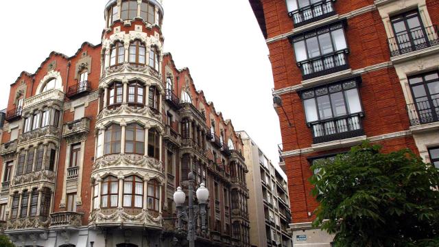 Foto de archivo de la Casa del Príncipe (1906), del arquitecto Jerónimo Arroyo, en la Acera de Recoletos de Valladolid