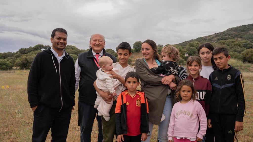 Fundación Madrina reubicando una familia en el medio rural
