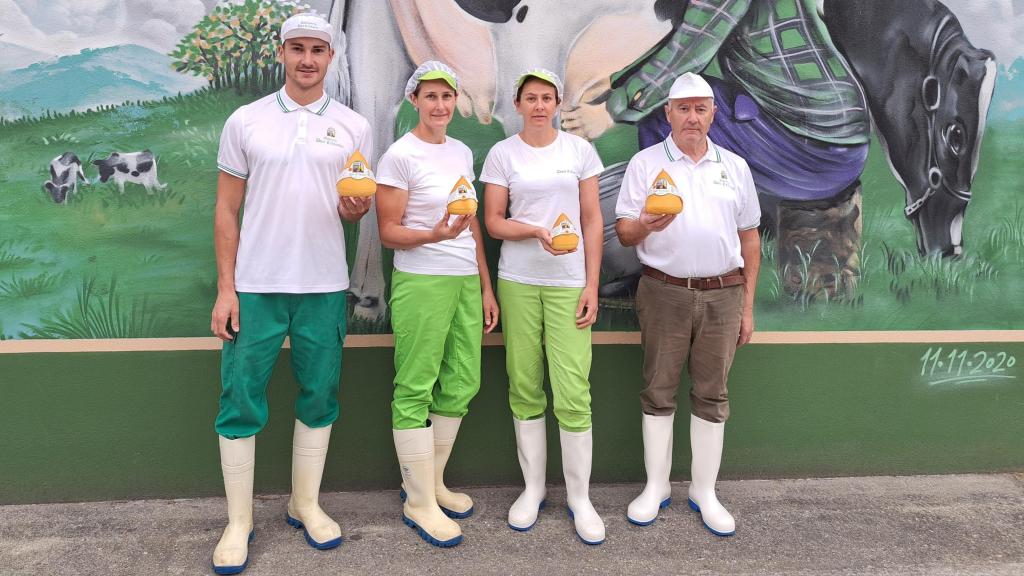 Da izquierda a derecha, David, María, Rocío y Crisanto, miembros de tres generaciones de la familia Cuba Alonso.