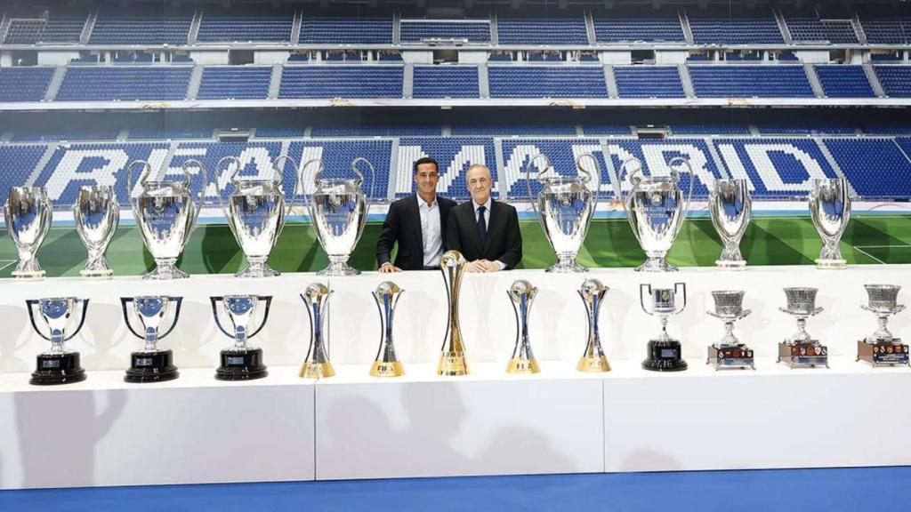 Lucas Vázquez, en su despedida del Real Madrid junto a Florentino Pérez