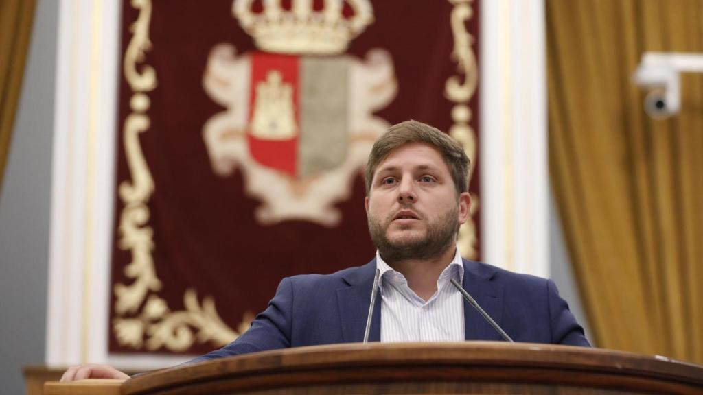 El consejero de Fomento, Nacho Hernando, interviene en el Pleno de las Cortes de Castilla-La Mancha.