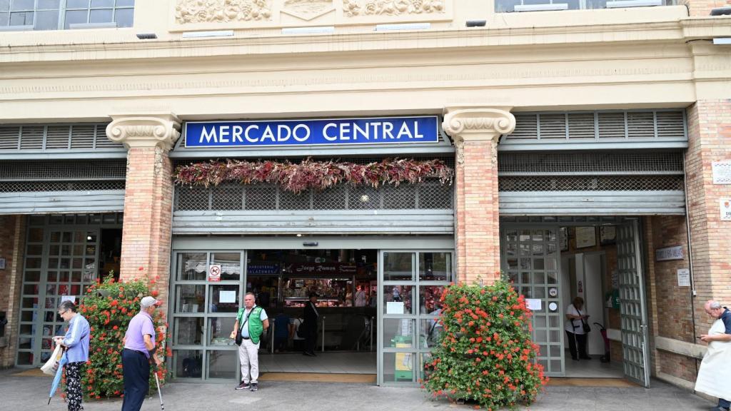Mercado Central Alicante, Plaza del 25 de Mayo