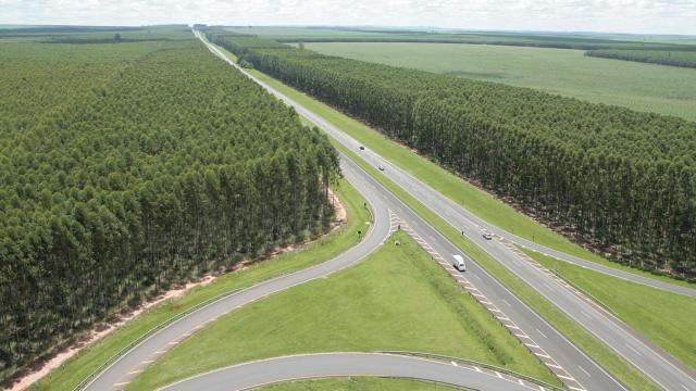 Abertis reduce un 25 % sus emisiones y cierra con éxito su primer Plan ESG 2022–2024