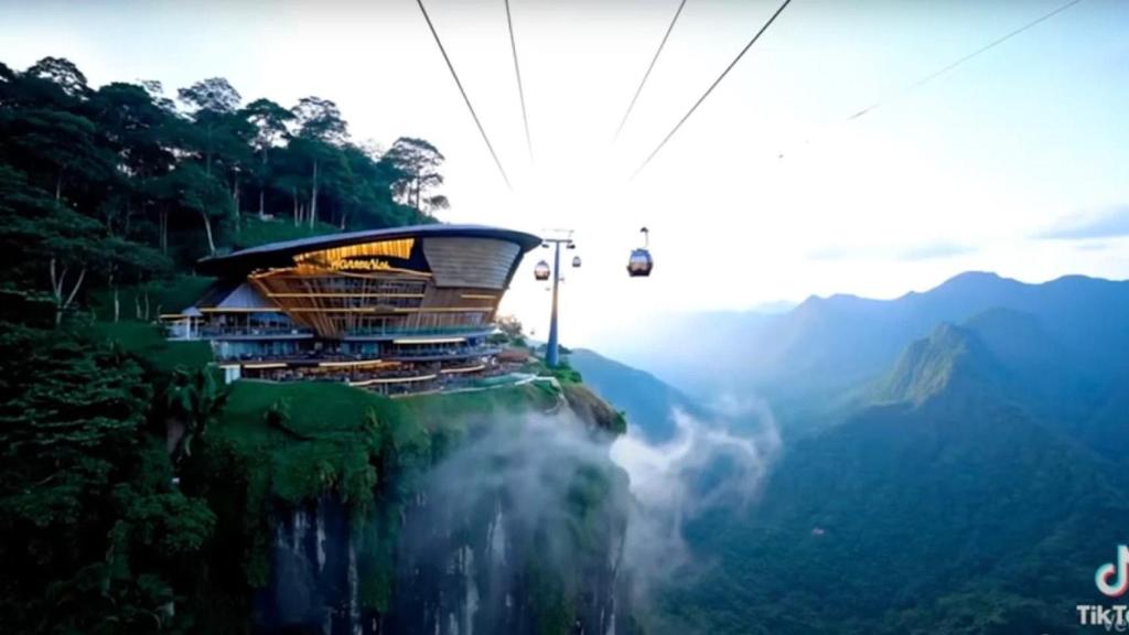 Complejo visto en el vídeo.