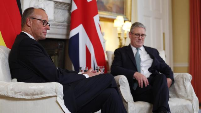 El primer ministro británico, Keir Starmer, y el canciller alemán, Friedrich Merz, este jueves durante su reunión en Downing Street.