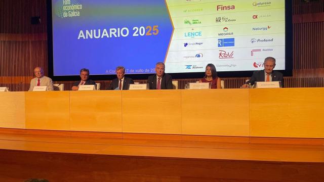 Participantes en la presentación del anuario del Foro Económico, este jueves en A Coruña.