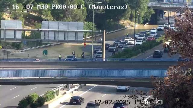 La M-30 cortada en la zona del nudo de Manoteras