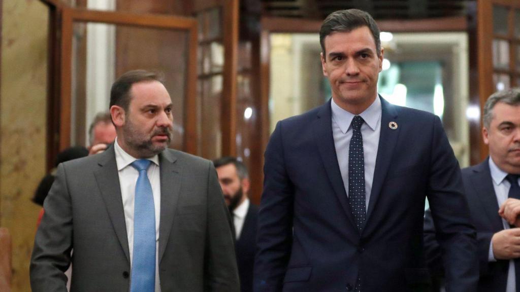José Luis Ábalos, en su etapa de ministro de Transportes, junto a Pedro Sánchez.