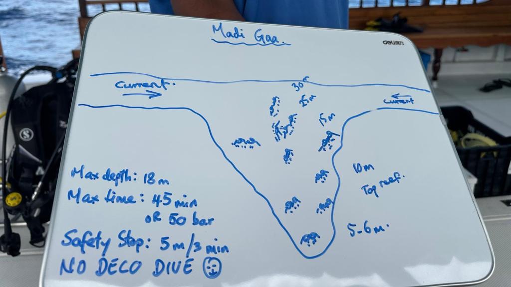 El mapa de Madi Gaa, uno de los lugares de buceo cercana a Varu by Atmosphere.