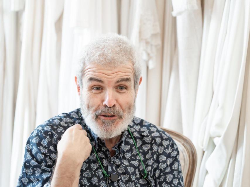 Las hermanas Martín Gaite influyeron sobremanera a Lorenzo, tanto Carmen como Anita.