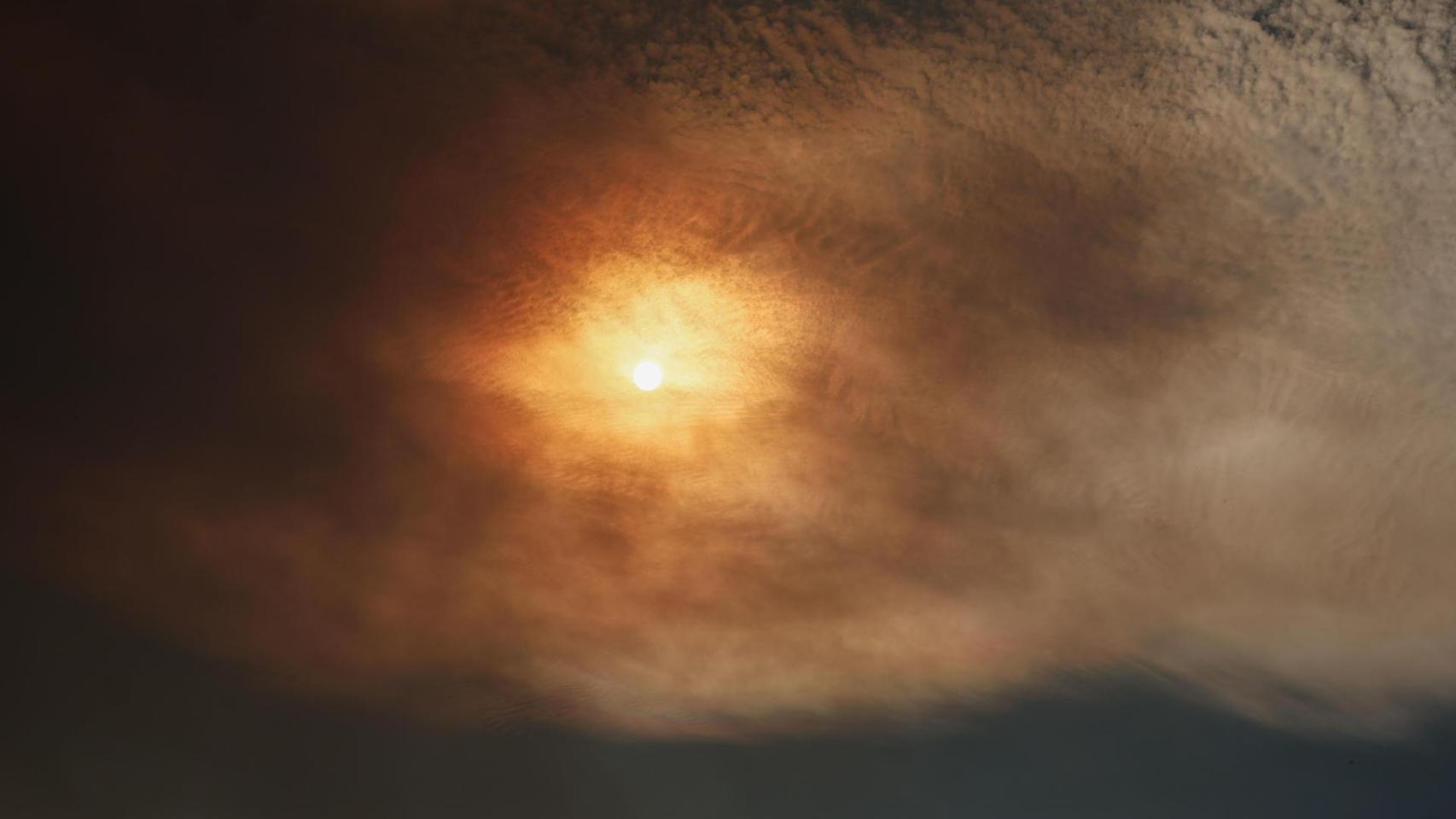 Las devastadoras imágenes del incendio de Méntrida, en Madrid: Hoy es un día muy malo, esperamos bastante viento