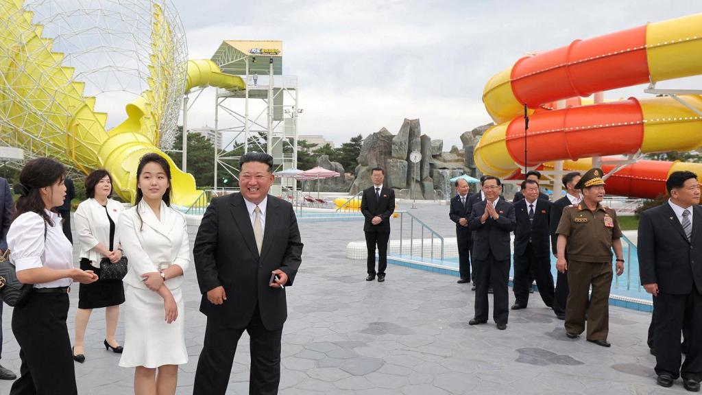 Kim Jong-un el pasado 26 de junio en el complejo turístico de Wonsan Kalma en Corea del Norte.