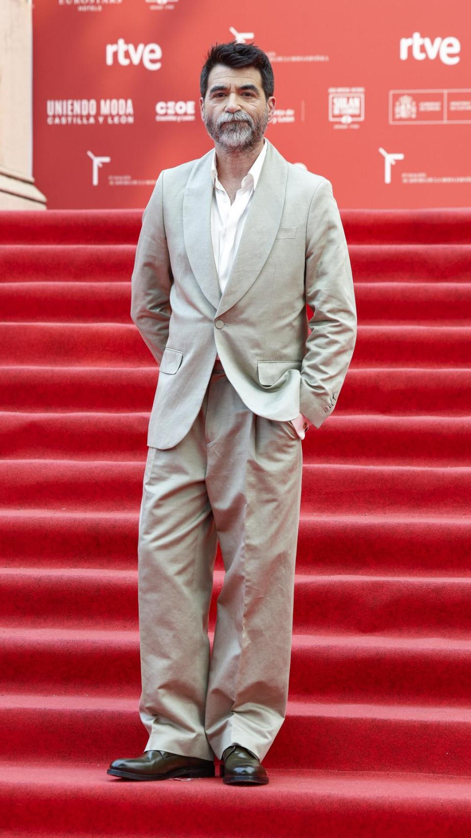 Rafa Muñoz, luciendo un look de Pedro del Hierro.