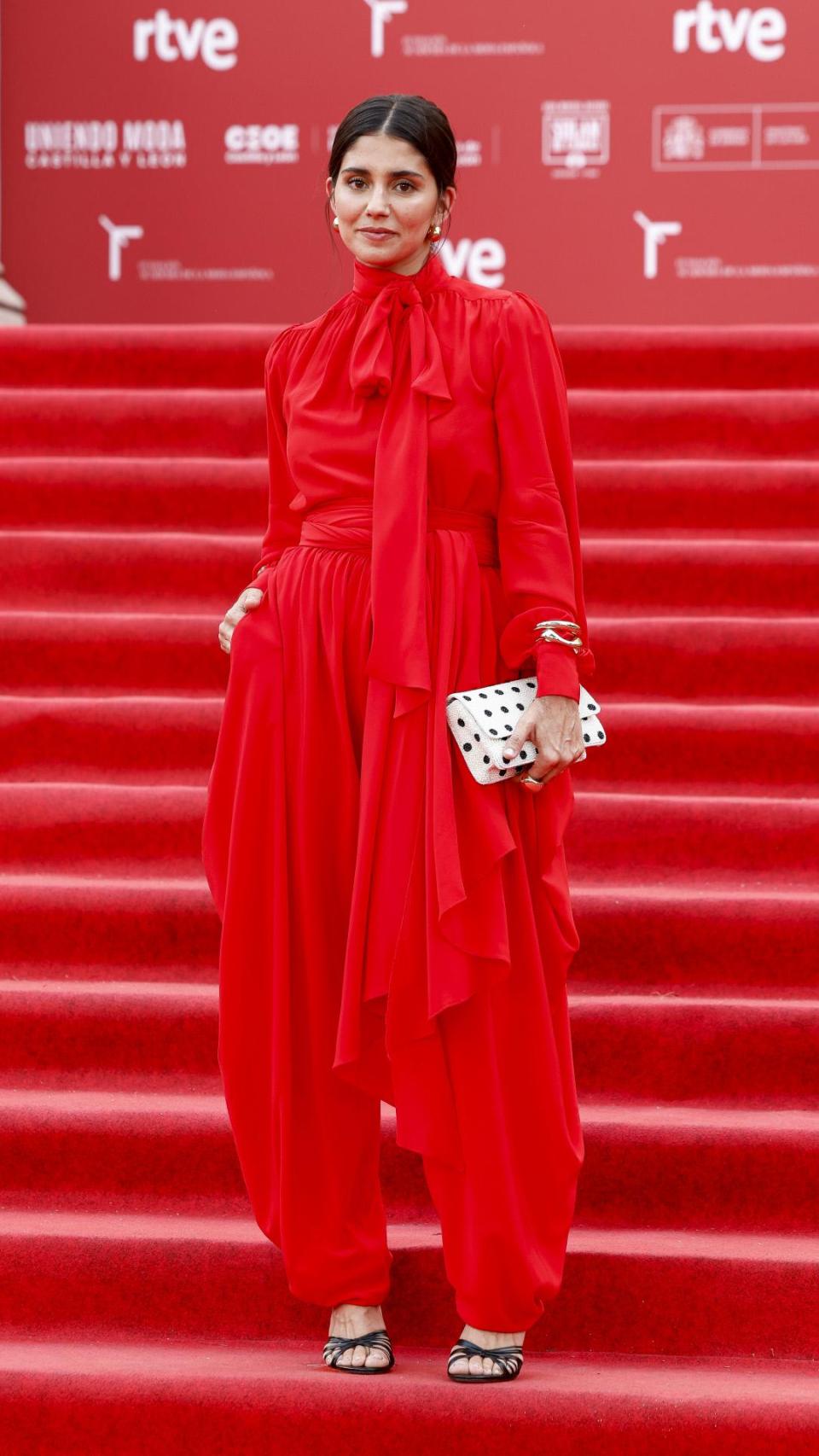 María García de Jaime, impecable de rojo en la alfombra.