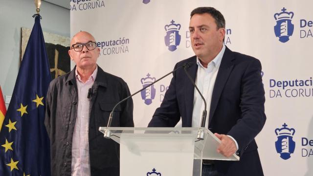 El presidente provincial Valentín González Formoso, y el vicepresidente, Xosé Regueira, en rueda de prensa este viernes.