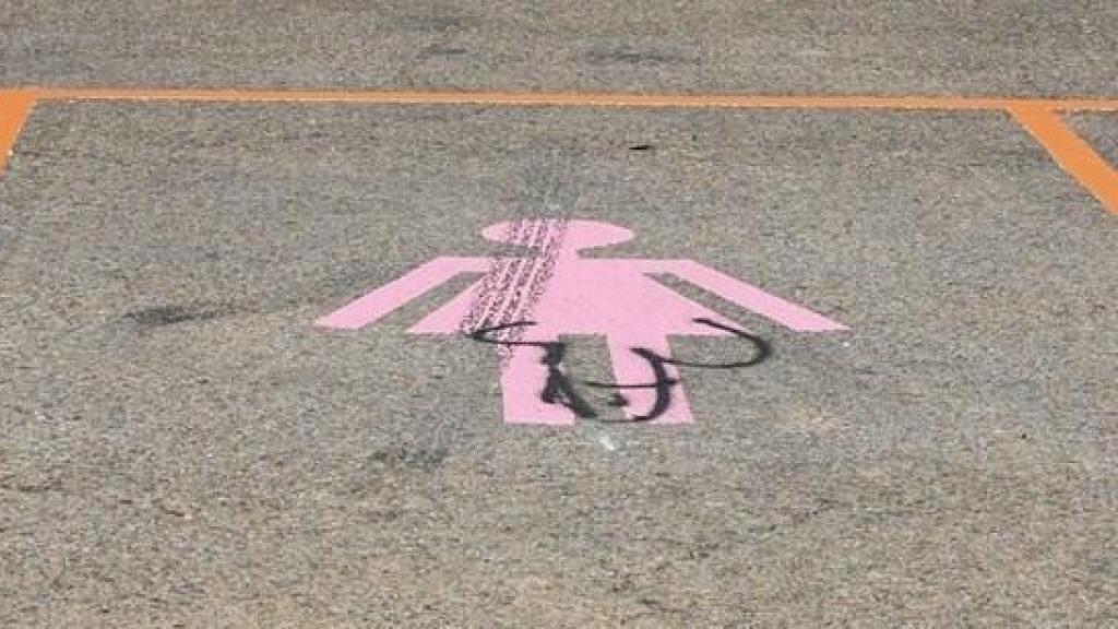 Las plazas de aparcamiento para mujeres vandalizadas en León