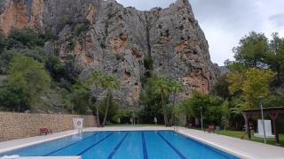 La piscina municipal más bonita de España está en este pueblo de Alicante: Las vistas son impresionantes