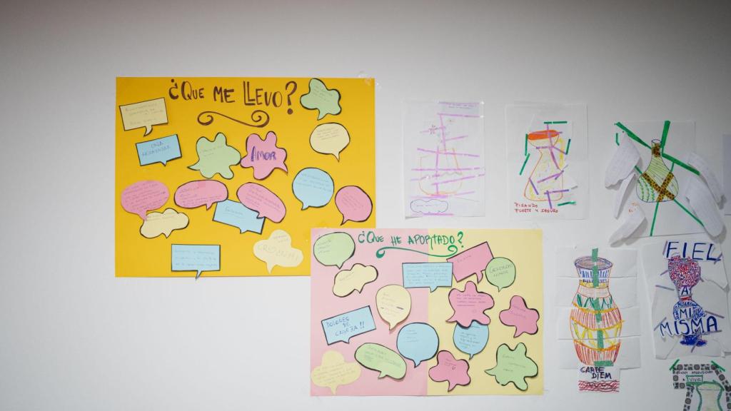 Carteles que se encuentran en el centro.