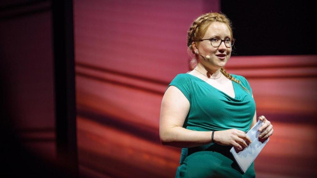 Margaret Mitchell, durante una charla TED. Imagen: YouTube.