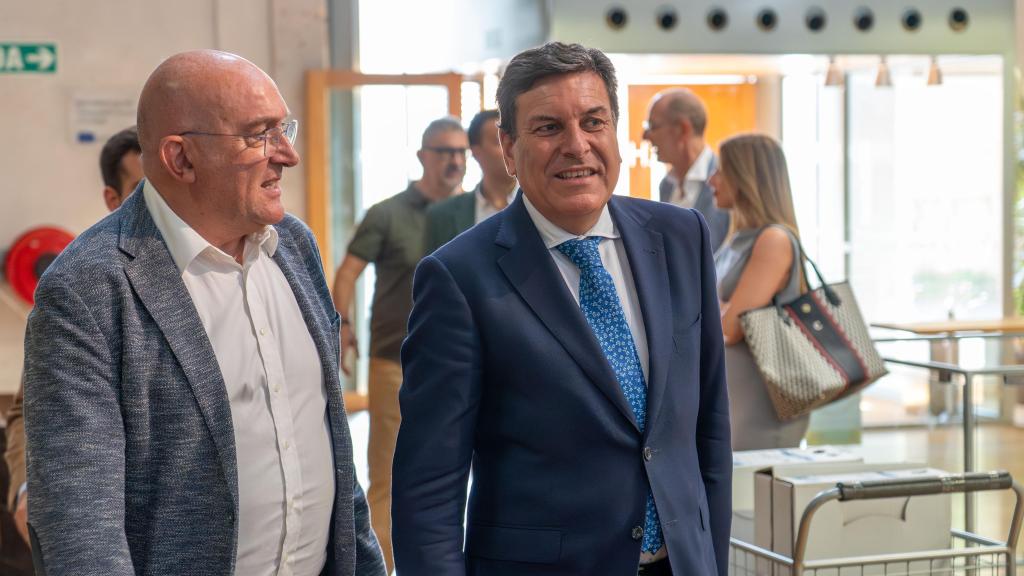 El alcalde de Valladolid, Jesús Julio Carnero, y el portavoz y consejero de Economía y Hacienda de la Junta, Carlos Fernández Carriedo, este viernes