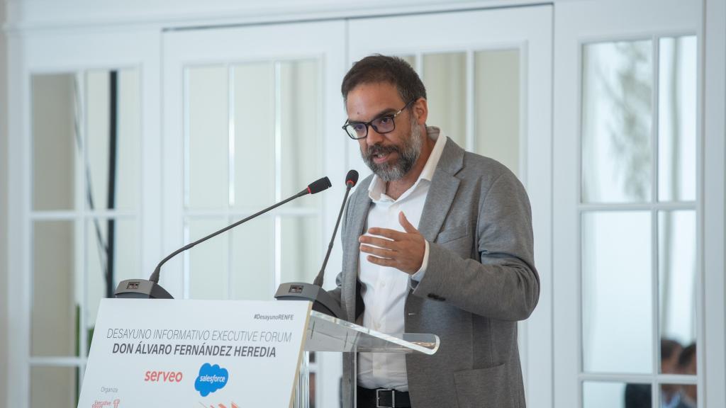 El presidente de Renfe, Álvaro Fernández de Heredia, durante su intervención en el desayuno informativo de Executive Forum España en el Hotel Westin Palace, a 16 de julio de 2025, en Madrid (España).