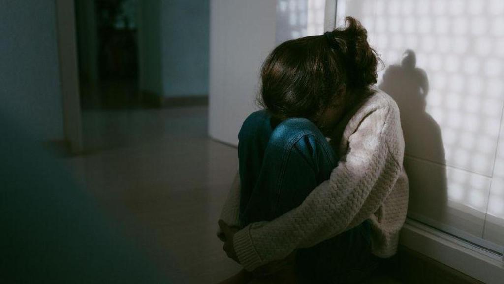 La familia de una mujer maltratada de Guadalajara se niega a entregar a su hija al padre: No quiere ir con él