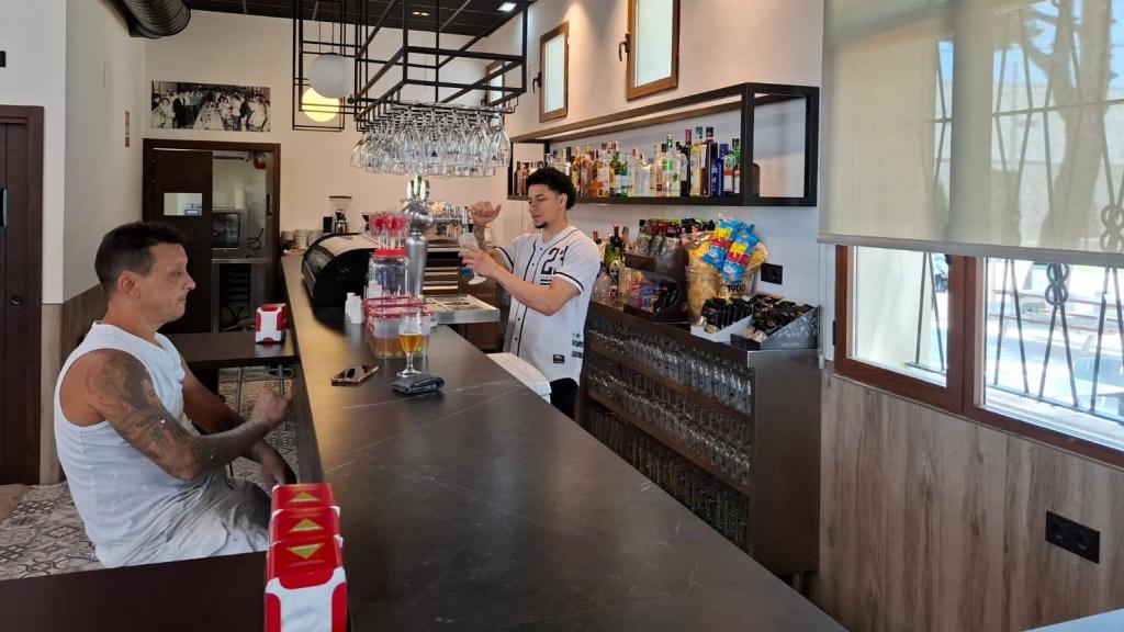 Bar de La Puebla de Albortón.