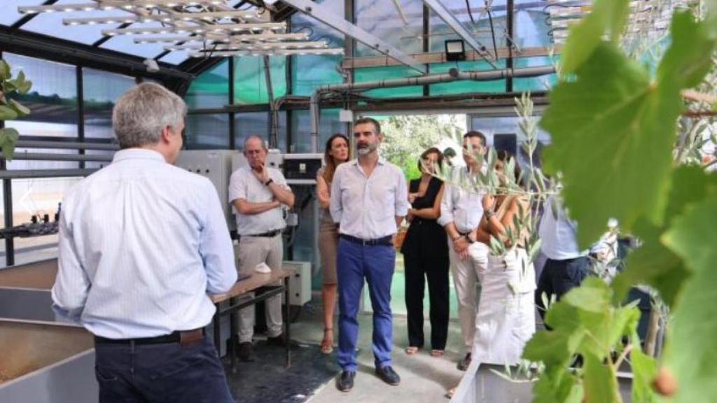 Ramón Fernández-Pacheco visita el laboratorio de la sequía.