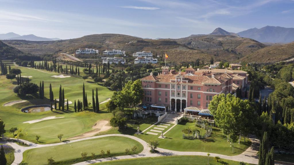 Vistas aéreas del hotel Anantara Villa Padierna en Marbella.