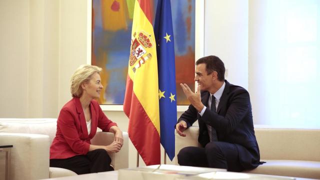 Pedro Sánchez junto a la presidenta de la Comisión Europea, Ursula von der Leyen.