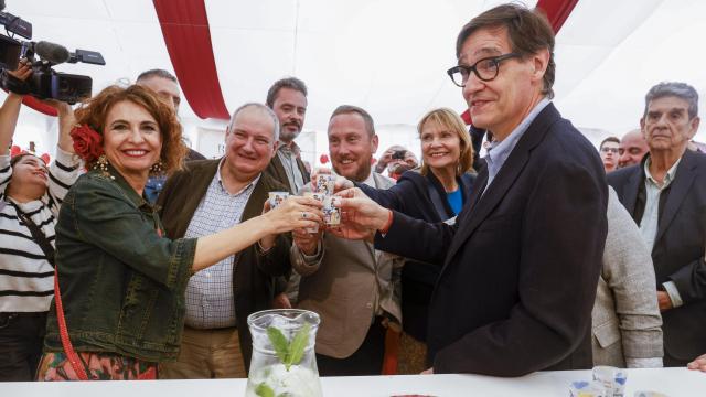 María Jesús Montero junto a Salvador Illa durante la última Feria de Abril.