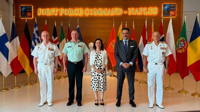 Robles durante su visita al Cuartel General de la OTAN en Nápoles