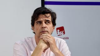 El coordinador y candidato de IU en Castilla y León, Juan Gascón, presenta la campaña y documento de seguridad de IU.