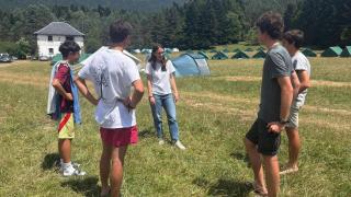 Visita de la gerente del IAJ a los campistas que han tenido que ser rescatado