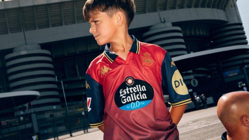 El Deportivo presenta su segunda equipación para la temporada 25-26