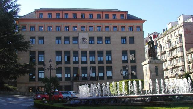 Exterior de la Audiencia Provincial de Ourense.