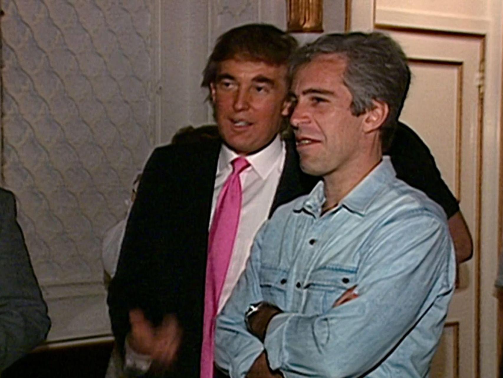 Jeffrey Epstein y Donald Trump, en una de las famosas fiestas del traficante sexual.