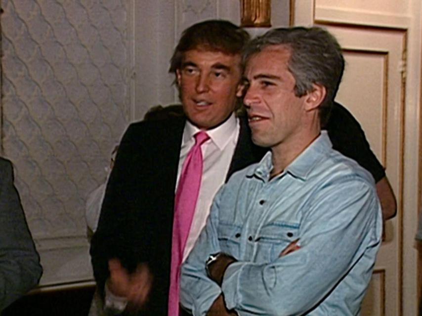 Jeffrey Epstein y Donald Trump, en una de las famosas fiestas del traficante sexual.