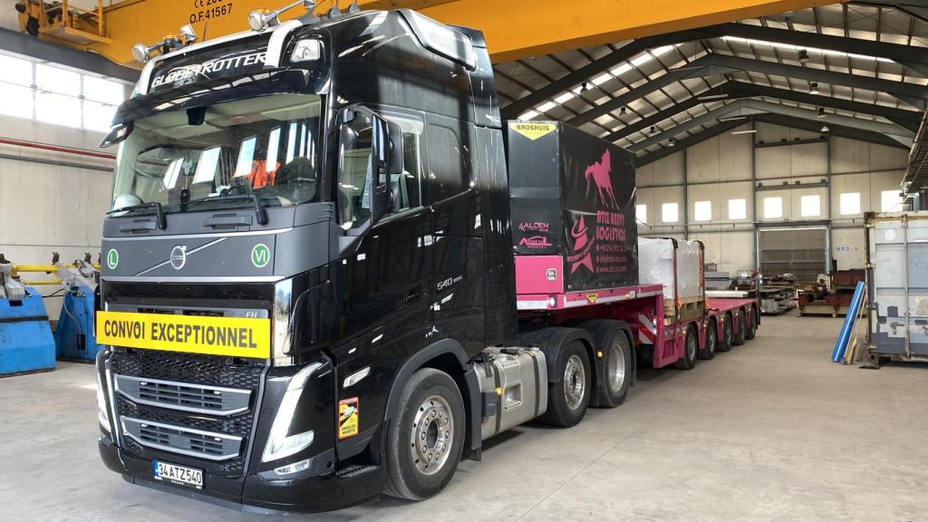 El camión de la empresa de transportes turca que llegó a Hellín a recoger el pedido de FTT.