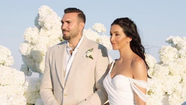 Noelia López y Roberto Jiménez ya son marido y mujer: el álbum privado de su boda en Atenas y los detalles de un vestido de novia que no compite con el paisaje