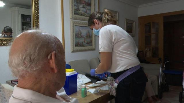 El servicio de oncología a domicilio del Hospital del Henares en Coslada (Madrid).