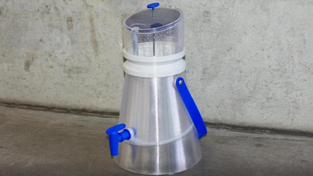 La botella portátil que extrae agua del aire.