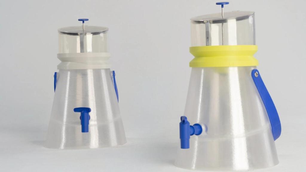 La botella portátil que extrae agua del aire.