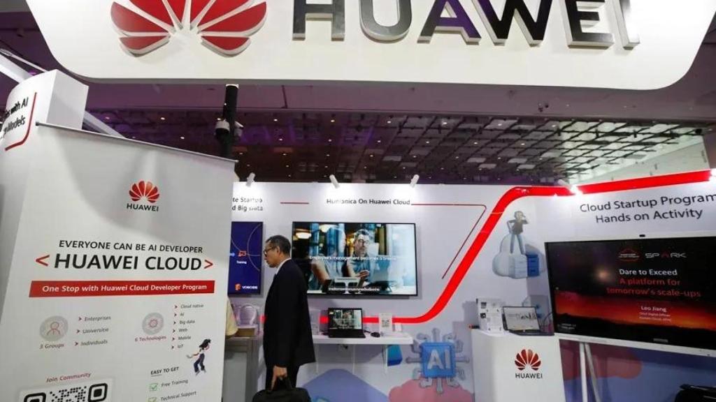 Un estante de Huawei en una feria tecnológica.