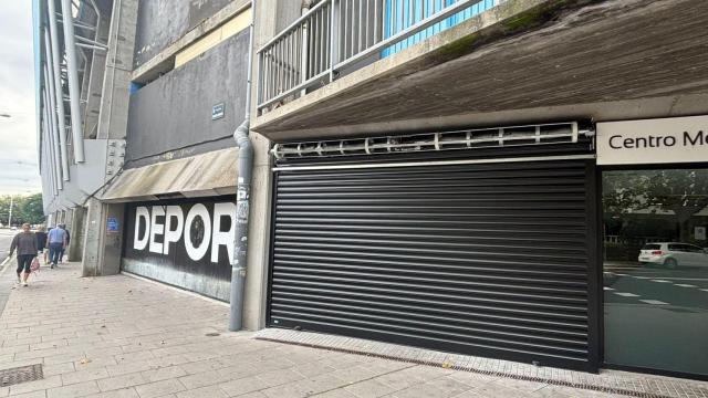 El Deportivo reforma los bajos de Riazor