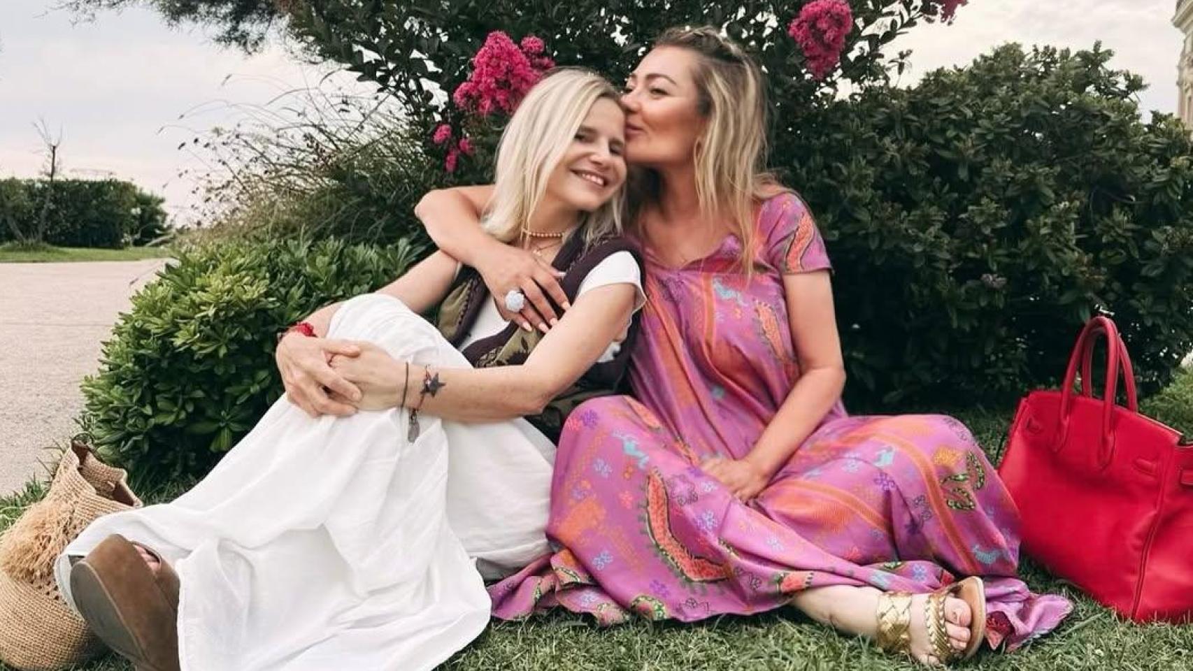 Amaia Montero posa con Eugenia Martínez de Irujo en sus redes sociales.