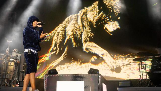 Trueno prende fuego a Castrelos con su rap afilado y un público entregado