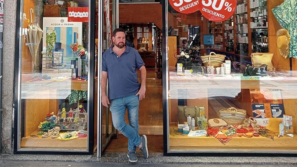 Jaime Ercilla en su perfumería de Valladolid.