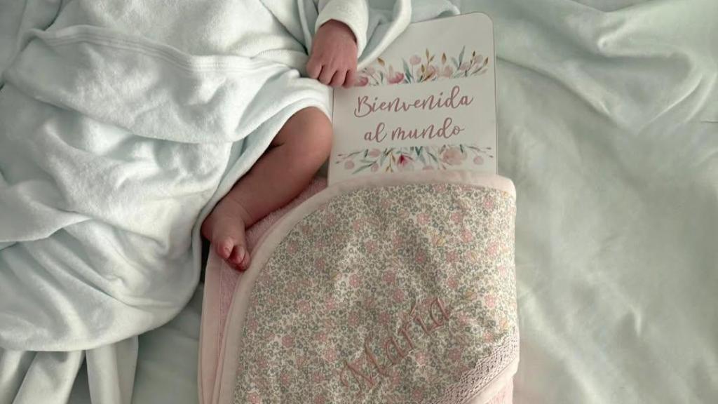 Imagen de la pequeña María, hija de María Toledo y Esaú Fernández.