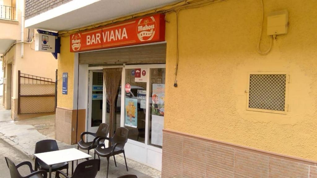 Bar Viana de Mira en el que se ha vendido el primer premio de la Lotería Nacional de este sábado.